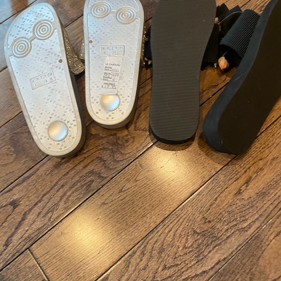 - New with tag Le Chateau  silver bling slides and unknown black bow slide… - Picture 2 of 2